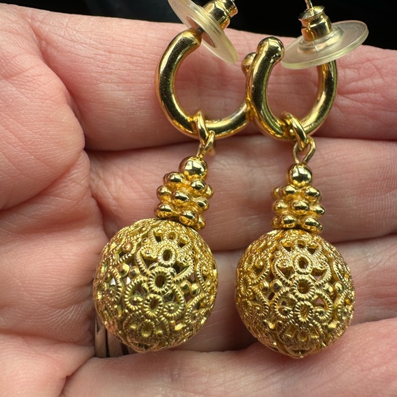 RARE DIOR Gold Victorian Etruscan Filagree  Dangle Drop Earrrings - Picture 7 of 17